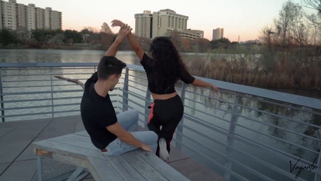 LUI AND LARISSA- Improviso em Austin, Texas смотреть онлайн