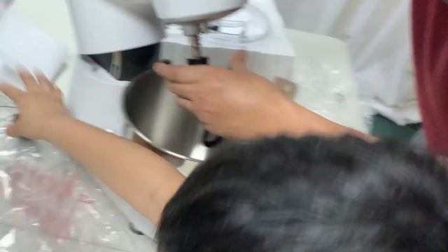 Black + Decker SM1000 Stand Mixer Unboxing And Testing and Initial Review смотреть онлайн