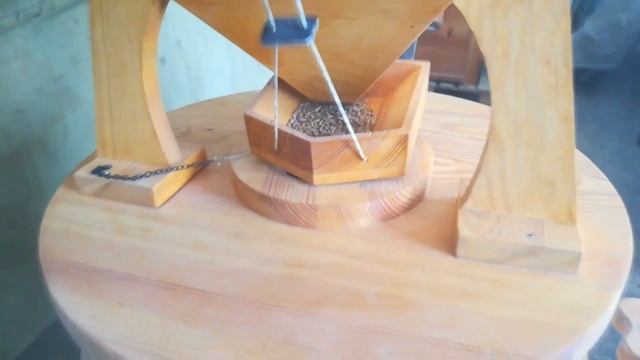 Мельница на жерновах для изготовления цельнозерновой муки смотреть онлайн