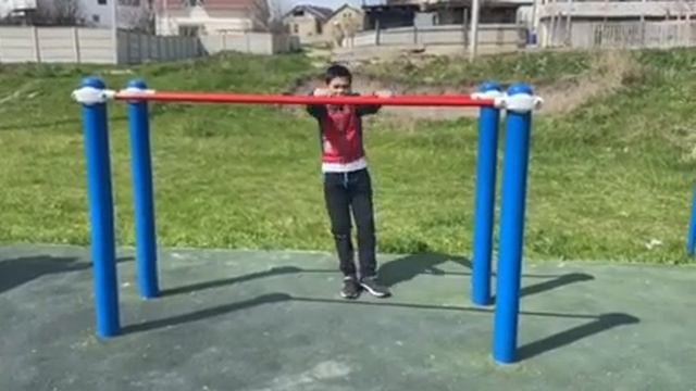 Отрабатываем кувырок вперед