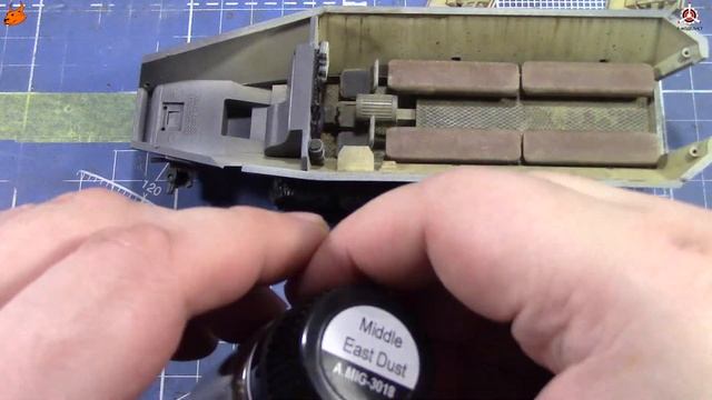 Сборка модели Sd.Kfz.251/1 Hanomag от Tamiya масштаб 1/35 часть 2 смотреть онлайн