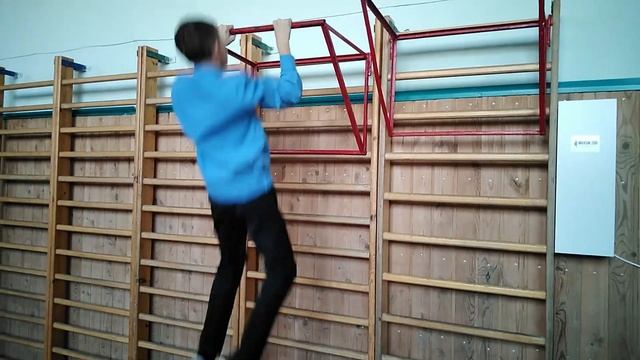 10-Летний ШКОЛЬНИК Подтягиваеться БОЛЬШЕ ТЕБЯ На Турнике! смотреть онлайн