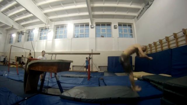 Акробатика, трикинг, первое видео.MP4 смотреть онлайн