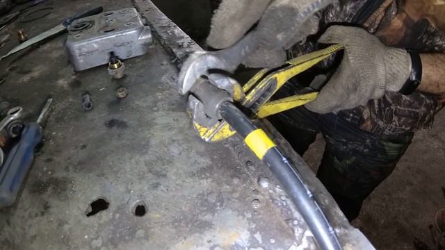 Замена трубок на прицепе (иномарка) и устранение утечки воздуха из ускорителя