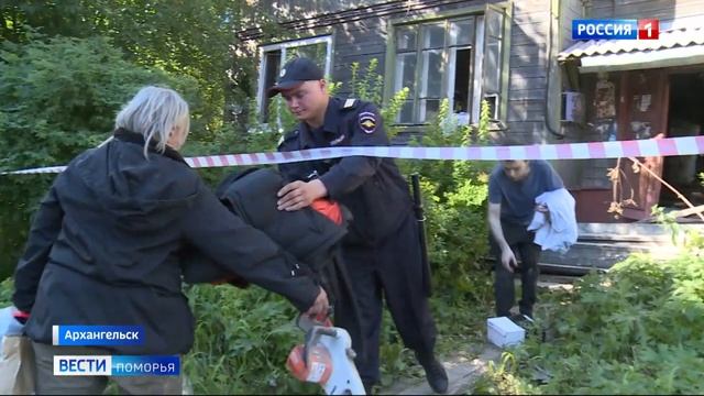 Сегодня утром в Архангельске сошёл со свай деревянный жилой дом