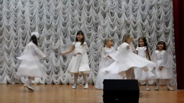 Танец снежинок -1 класс смотреть онлайн