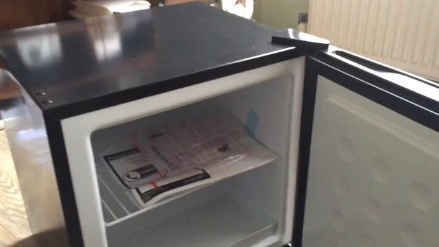 Unboxing: Russell Hobbs RHTTFZ1B Black Table Top Freezer, 32 Litre смотреть онлайн
