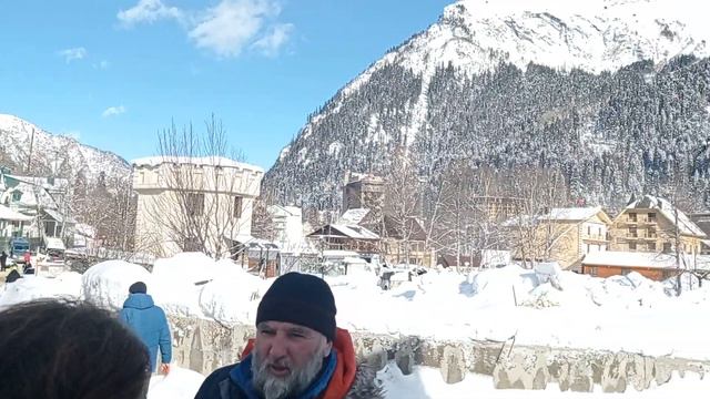 Горная река/ Домбай / определяемся коллективом, что будем делать / предложение экскурсовода смотреть онлайн
