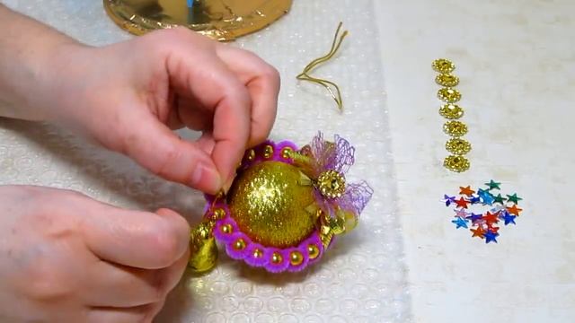 2 Идеи новогодних поделок. Игрушки на ёлку из синельной проволоки. смотреть онлайн