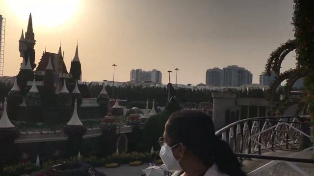 Dubai Vlog - 2 | A tale of a Wonder Garden in the Desert ( Cinematic Review - MIRACLE GARDEN ) смотреть онлайн