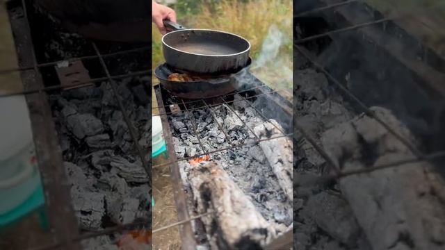 Таки САМЫЙ ВКУСНЫЙ цыпленок табака - МОЖНО ПАЛЬЦЫ ПРОГЛОТИТЬ! смотреть онлайн