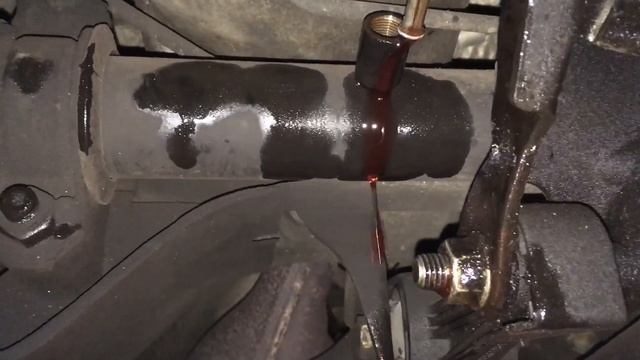 Remplacer le liquide de direction - Renault Clio 2 смотреть онлайн