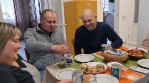 Апидомик на хуторе будет! Одного жителя хутора продали и одного закопали. Готовим черничный пирог.