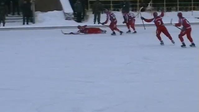 7-гол в ворота "КУЗБАССА" забивает Леонид Бедарев (П.Гаврилов, 77) смотреть онлайн