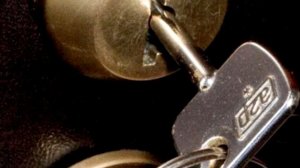 Почему ключ в замке это плохая примета?