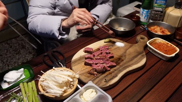 캠린이 초대 캠핑 인데 갑자기 비, 추위, 벌레 테러까지??ㅠㅜ｜혼자서 타프 치는 법｜캠핑과 먹방 사이｜철원 맛집 смотреть онлайн
