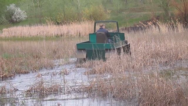 Поездка на рыбалку и купание вездехода Филин в озере. смотреть онлайн