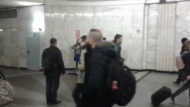 Музыканты в московском метро.11.05.2017 смотреть онлайн