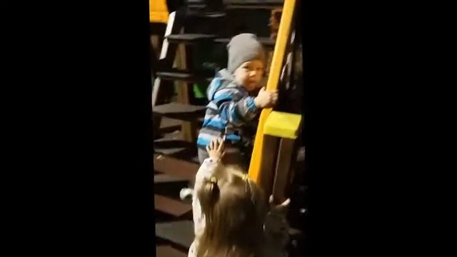 Мальчик с пальчик, девочка с мизинчик смотреть онлайн