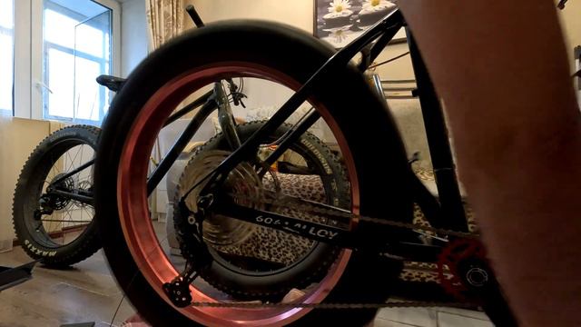 Обстановка на Рембазе накалена до предела.Никак не хочет настраиваться задний переключатель. смотреть онлайн