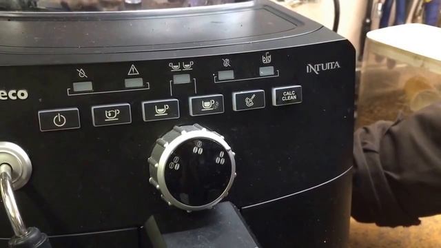 Philips Saeco Intuita Manually Resetting Descale Message Light смотреть онлайн