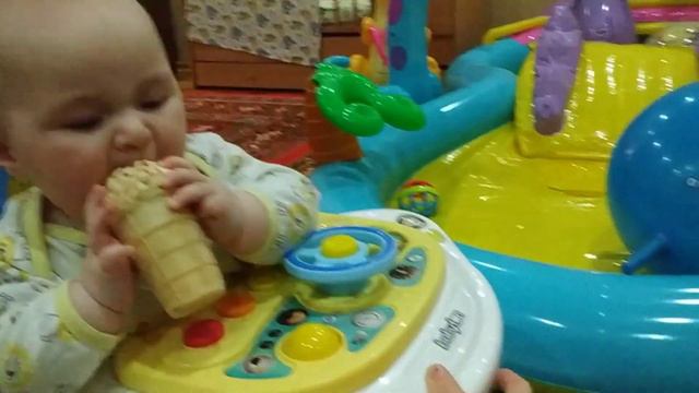 Я ЕМ КУКУРУЗУ БОЛЬШОЙ БРАТ АЛИ смотреть онлайн