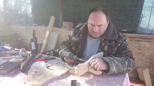 Подставка для бутылки вина с бокалами. смотреть онлайн