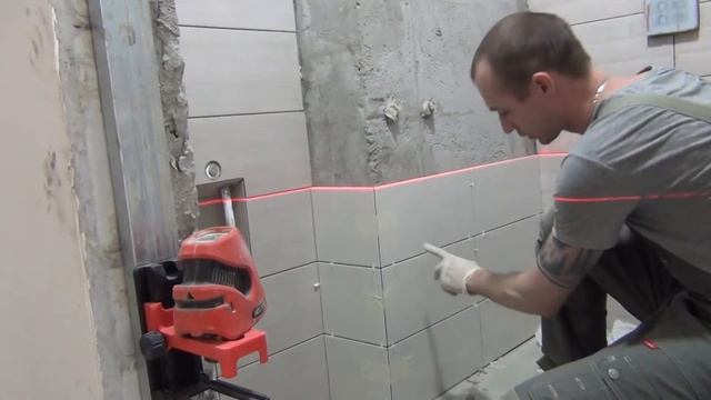 Облицовка внешнего угла плиткой (запил под 45 градусов)... смотреть онлайн