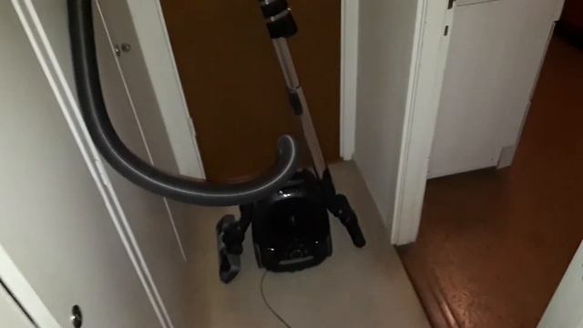 Electrolux Pure D9 PD91-Green 40-320 W vacuum with rechargeable LED flashlight. See description смотреть онлайн