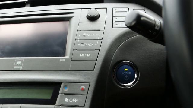 Toyota Prius 1.8 VVTI Hybrid T4 Auto Rear Cam Bluetooth Climate Control JBL Audio FP63XSW смотреть онлайн