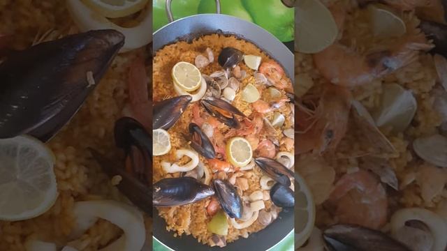 Паэлья -национальное испанское блюдо.Paella Con Marisco
