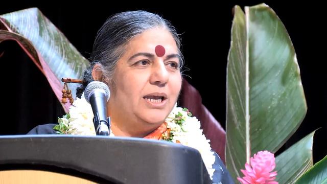 Vandana Shiva on GMO issues - University of Hawaii Jan 2013 смотреть онлайн
