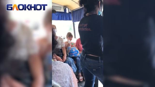 Доисторический ПАЗ в Волгодонске возит пассажиров с открытыми на ходу дверями