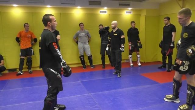 Как мы тренируем клинч, силу и динамику в S.P.A.S. (street fighting S.P.A.S.) смотреть онлайн