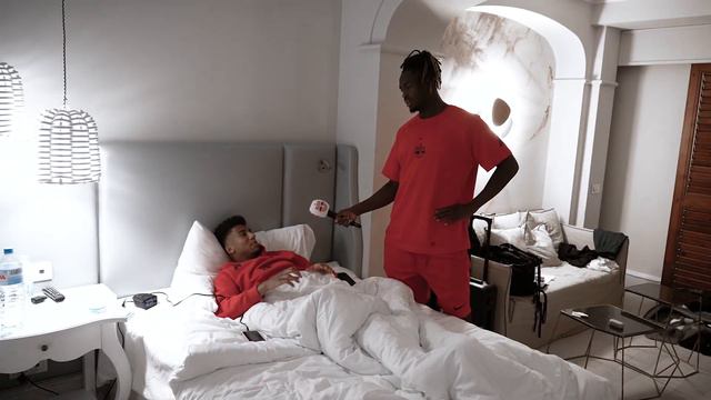 Room Touring w/ Oumar Solet | Trainingslager Edition смотреть онлайн