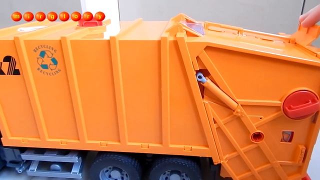 Мусоровоз Брюдер - Игрушечные машинки для детей Видео обзор игрушек для мальчиков - Машинка Bruder смотреть онлайн