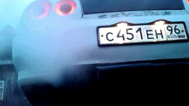Звук выхлопа на Nissan Skyline 34 смотреть онлайн