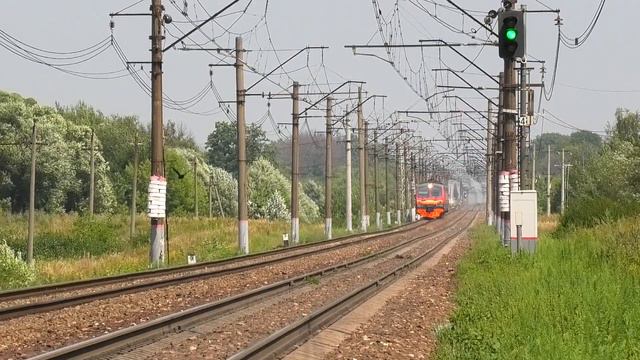 "Перед бурей". ЭД4МК-0089/ЭД2Т-0001 с приветливой бригадой сообщением Орёл - Курск смотреть онлайн