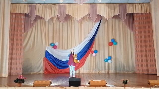 Стихотворение "Оборванного мишку обнимала" автор Лора Тасси читает Есина Елизавета 10 лет. смотреть онлайн