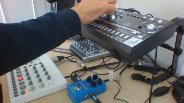 Goa Trance with a tiny setup : Behringer TD-3 & Elektron Model:Samples смотреть онлайн
