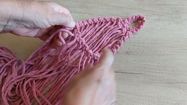 DIY macrame plant hanger, cute chubby plant holder, easy one knot pattern, make your own home decor смотреть онлайн