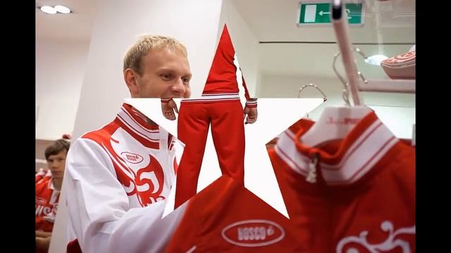 Спортивный костюм с надписями смотреть онлайн