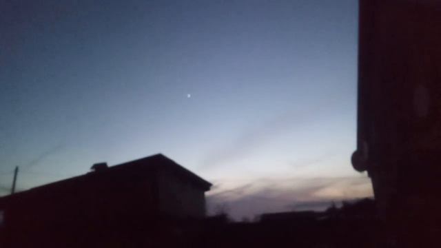 Светящийся объект в небе. смотреть онлайн