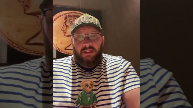 Мужчина просит денег в долг у женщины. смотреть онлайн