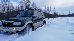 Сузуки Гранд Витара. Прорыв по глубокому снегу.