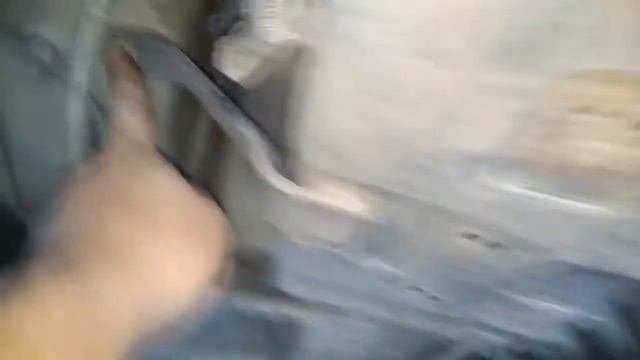 Suzuki SX4 замена фильтра бензина Часть1 снятие бензобака gas. filter Part 1 removing the gas tan смотреть онлайн