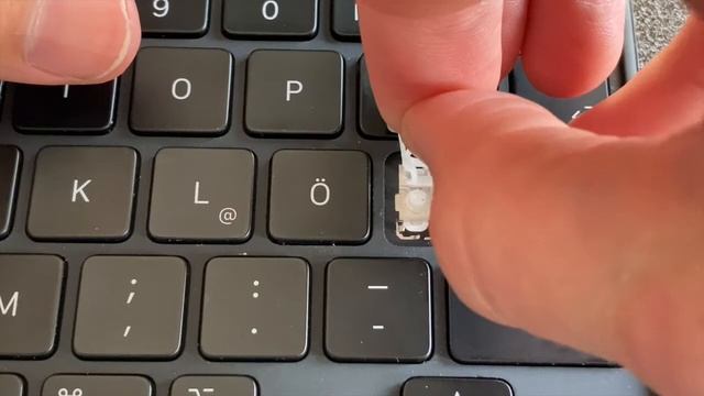 How to attach small keys / keycaps on Apple Magic Keyboard for iPad Pro / Air A1998 A2261 A2480 смотреть онлайн
