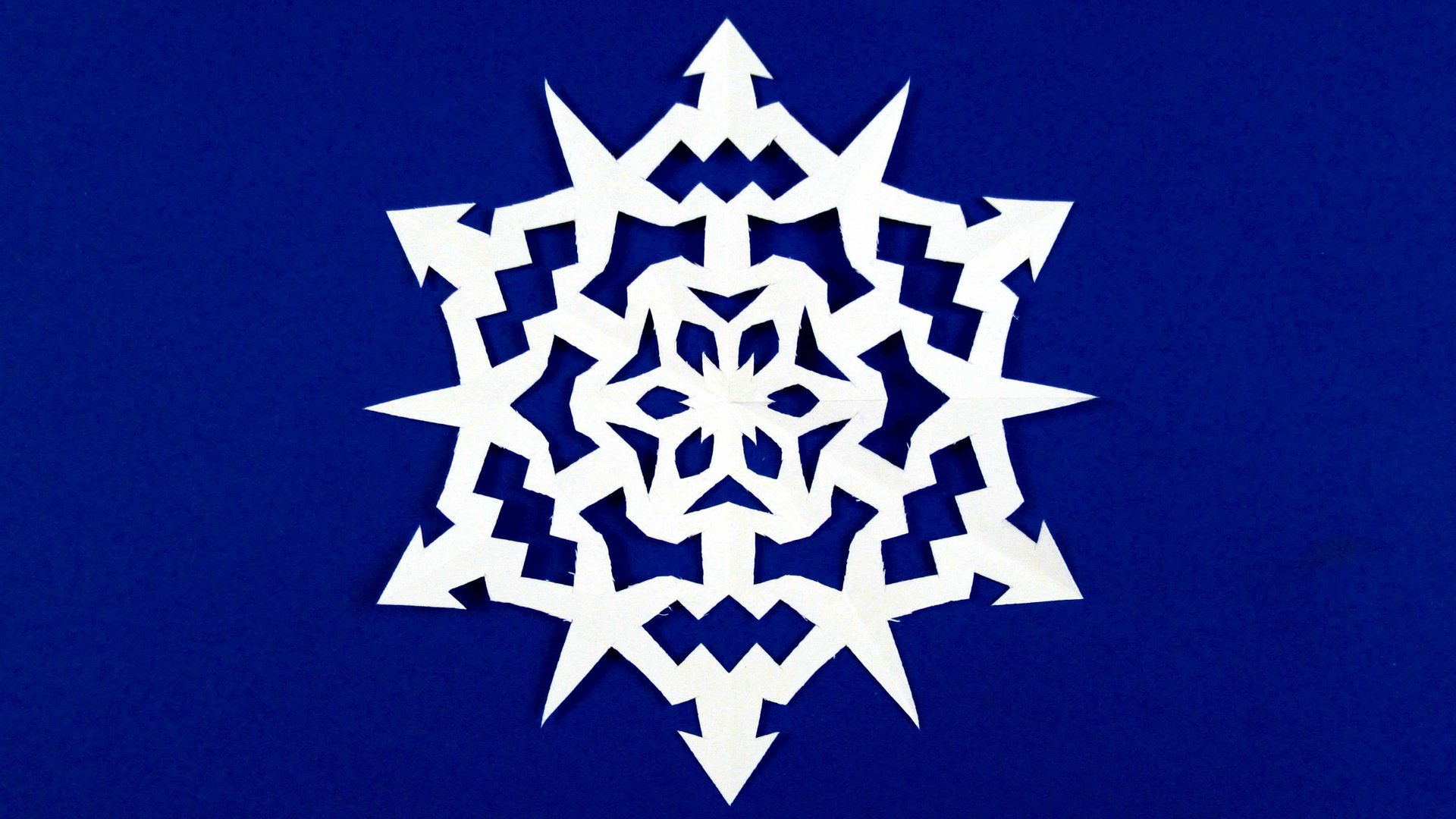 Как сделать снежинку из бумаги своими руками смотреть онлайн