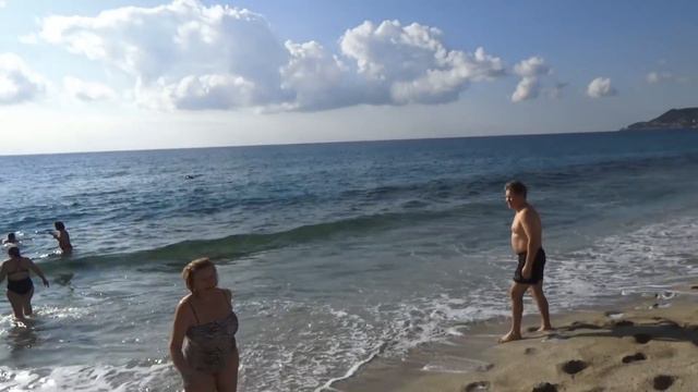 Аланья, Турция: крещенские купания в Средиземном море смотреть онлайн