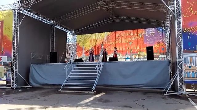 29.04.2017 Великие Луки. Весенняя ярмарка. Фольклорный ансамбль "Заряница" смотреть онлайн